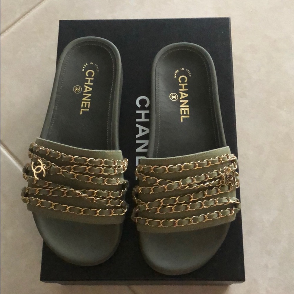 Chanel slides
